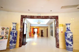 Ухань: Jiuzhou Hotel