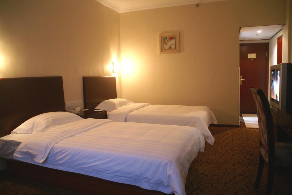 Ухань: Jiuzhou Hotel