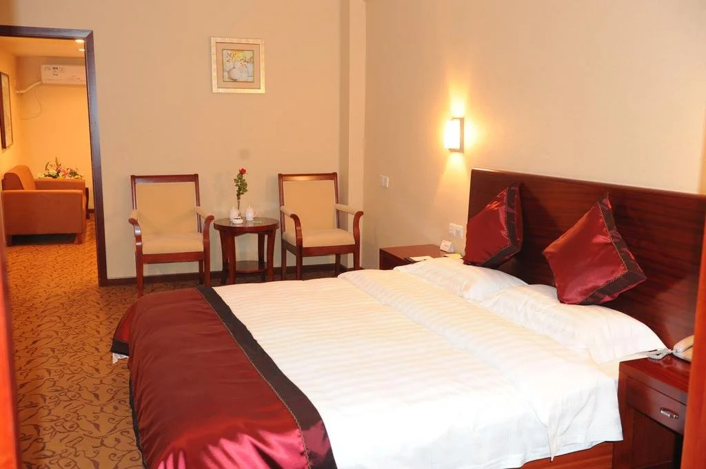 Ухань: Jiuzhou Hotel