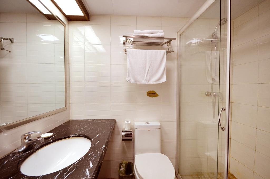 Ухань: Jiuzhou Hotel