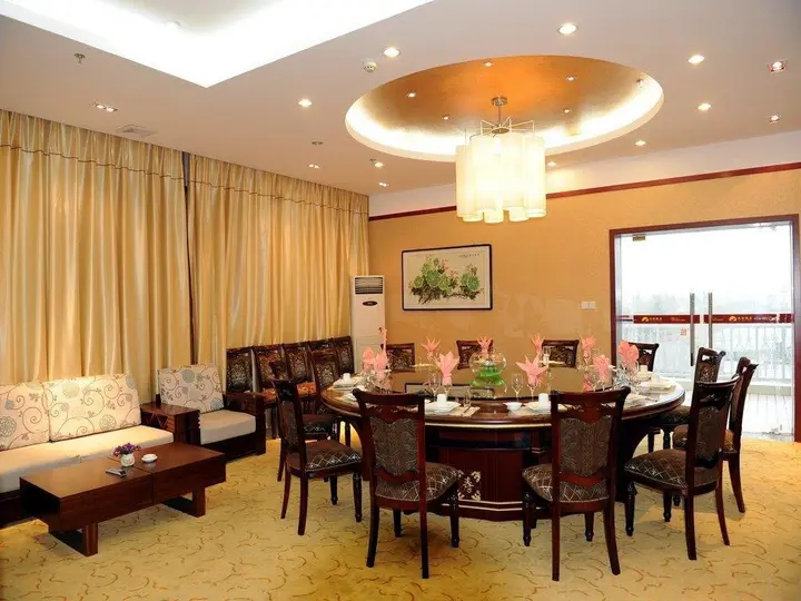 Ухань: Jiuzhou Hotel