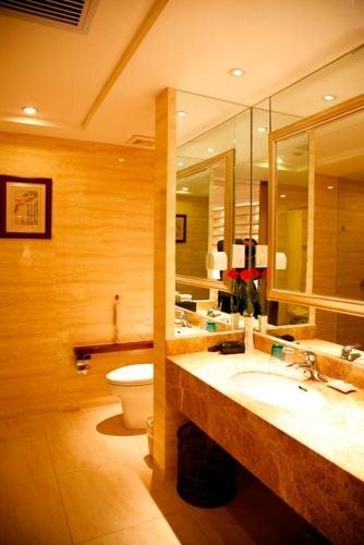 Лянфан: Fucheng International Hotel