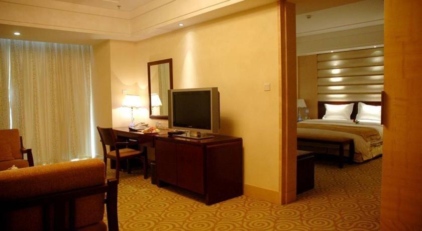Лянфан: Fucheng International Hotel