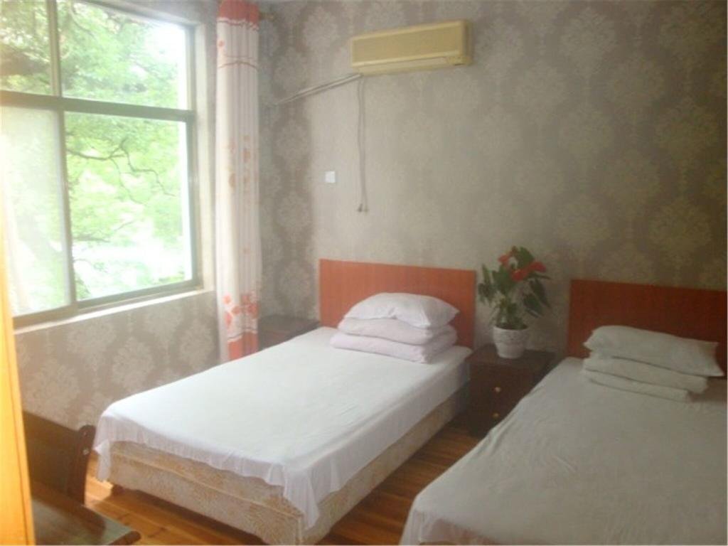 Шанграо: Wuyuan Meihua Hotel