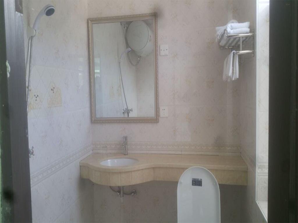 Шанграо: Wuyuan Meihua Hotel
