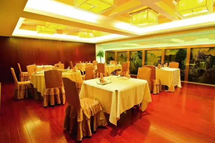 Уси: Jingxi Hotel