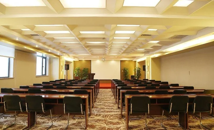 Синьсян: Xinxiang Linghai International Hotel