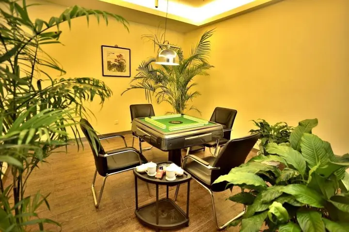 Уси: Picturesque Hotel