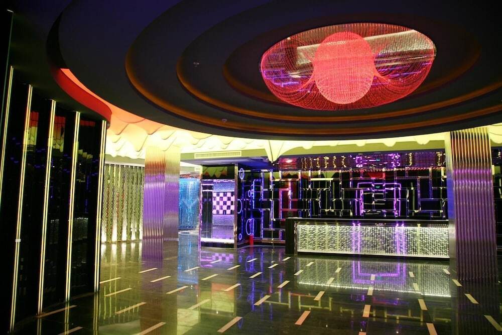 Уси: Wuxi Caifu Fortune Grand Canal Hotel