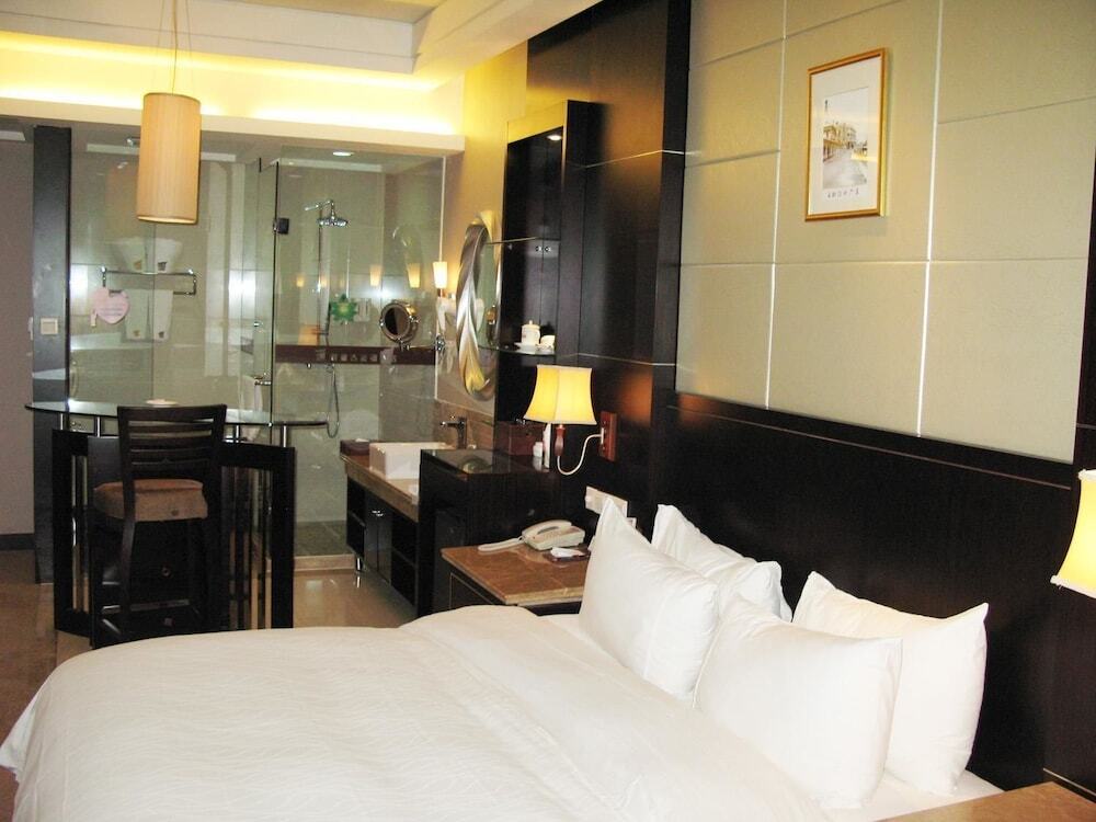 Wuxi Caifu Fortune Grand Canal Hotel — фото 4