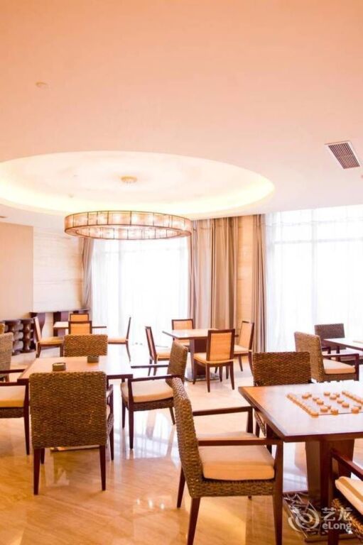 Инкоу: Gold Time Hotel