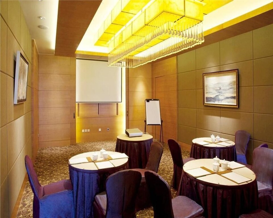 Инкоу: Gold Time Hotel