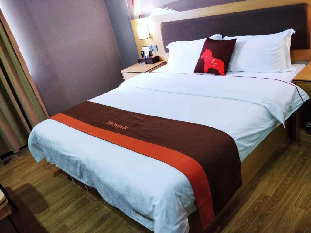 Чжаньцзян: Jun Hotel Guangdong Zhanjiang Suixi County Quanfeng Square