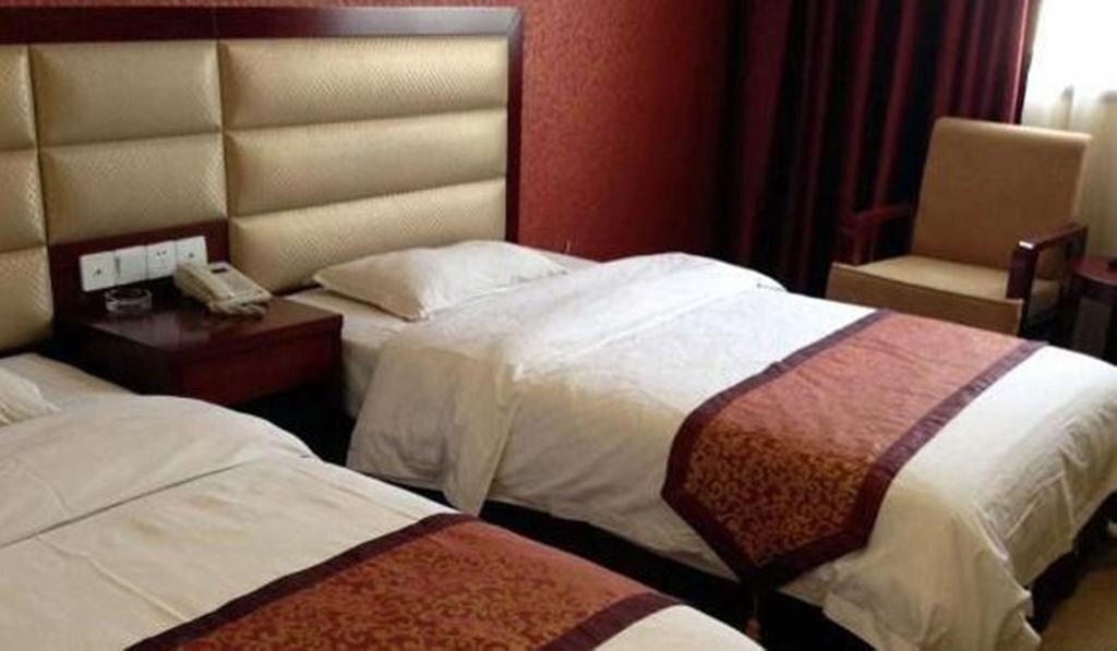 Сяньян: Cailong Express Inn