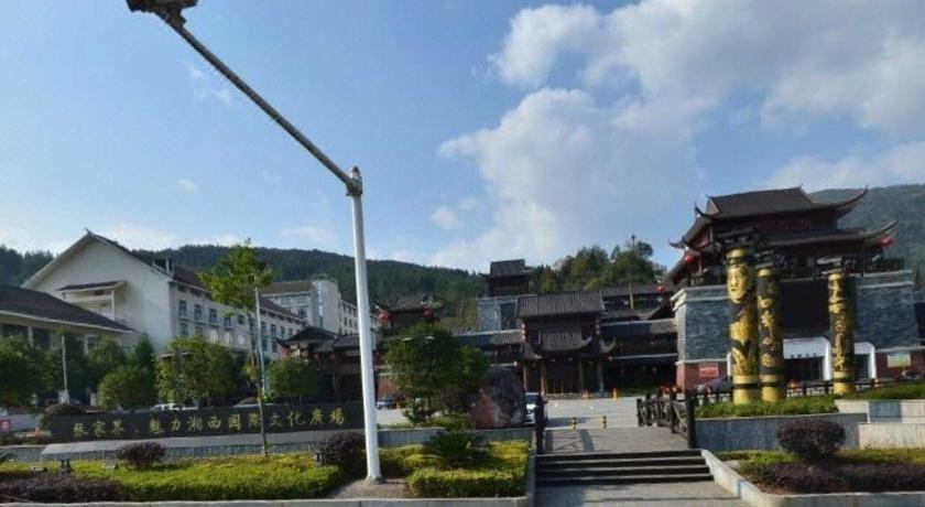 Чжанцзяцзе: Zhuanjiacun Hotel