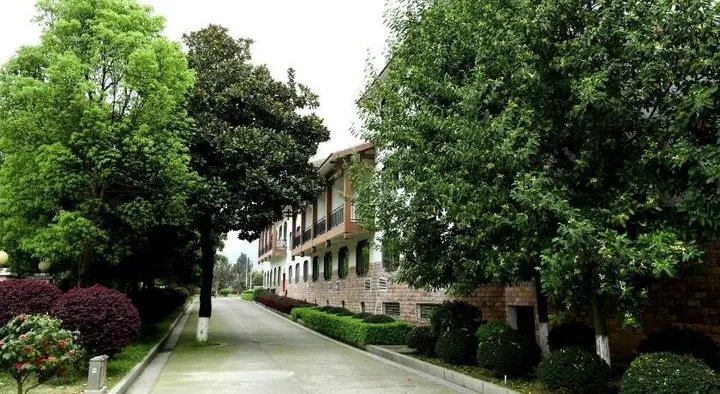 Чжанцзяцзе: Zhuanjiacun Hotel
