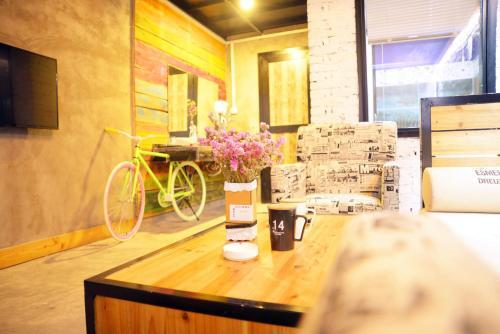 Чжанцзяцзе: MrF Sleeping Bar Inn Zhangjiajie