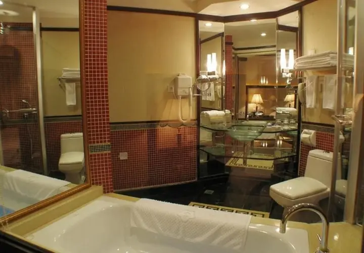 Наньнин: March Flower International Hotel