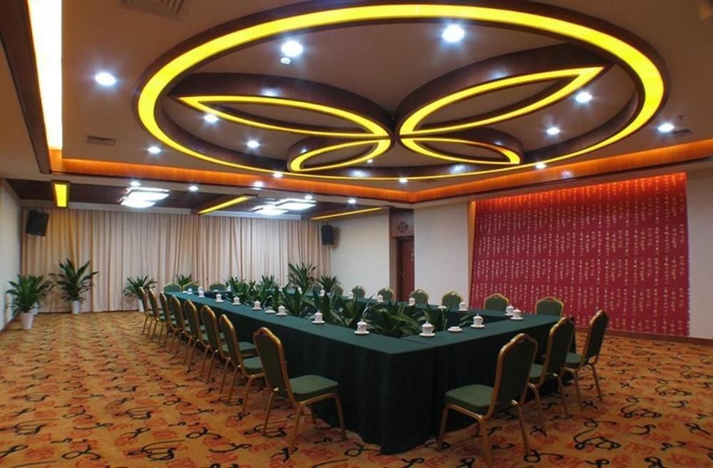 Наньнин: March Flower International Hotel