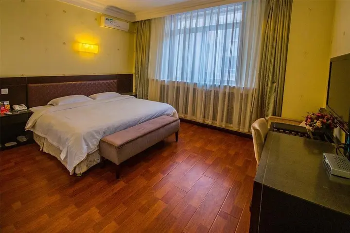 Далянь: Dalian Guohua Holiday Inn