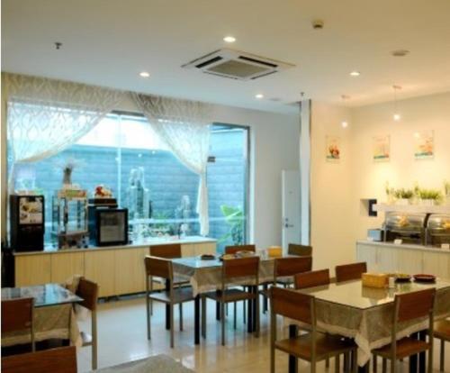 Цзинин: Jinguang Express Hotel Qufu Tourist Centre Sankong