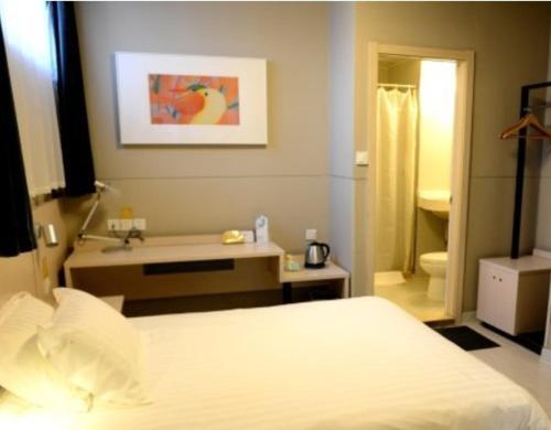 Цзинин: Jinguang Express Hotel Qufu Tourist Centre Sankong