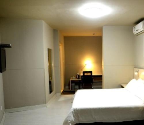 Цзинин: Jinguang Express Hotel Qufu Tourist Centre Sankong