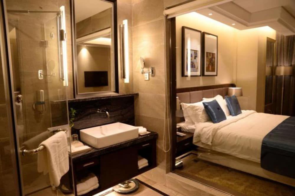 Фошань: Qianxi Business Hotel