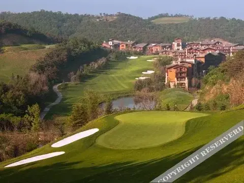 Далянь: Red Flag Valley Golf Hotel