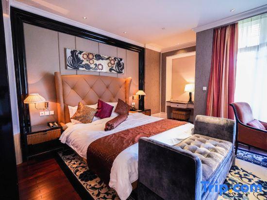 Далянь: Red Flag Valley Golf Hotel