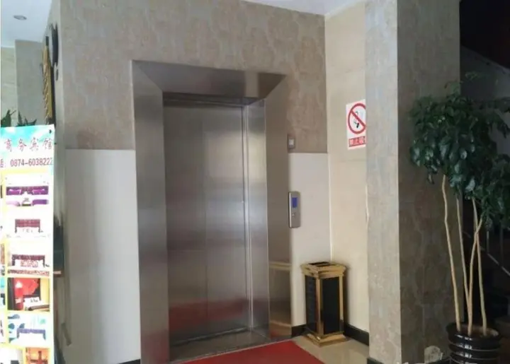Цюйцзин: Qujing Ruixin Business Hotel