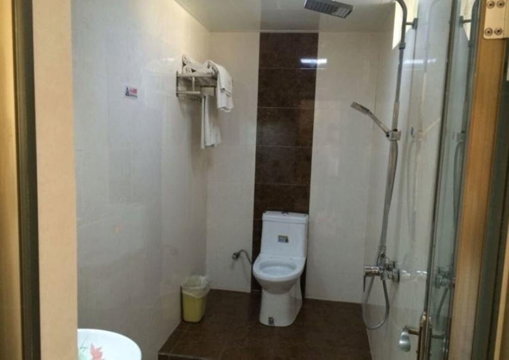 Цюйцзин: Qujing Ruixin Business Hotel