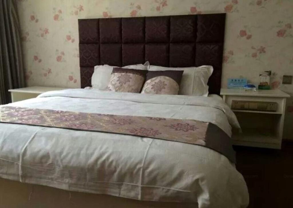 Цюйцзин: Qujing Ruixin Business Hotel