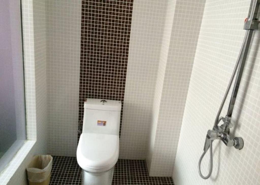 Цюйцзин: Qujing Ruixin Business Hotel
