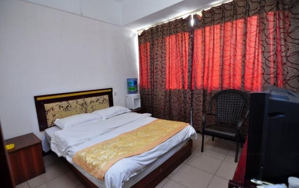 Цюйцзин: Qujing Agricultural Materials Hotel