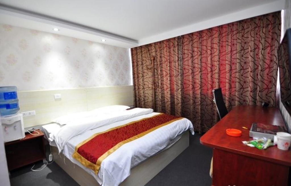 Цюйцзин: Qujing Agricultural Materials Hotel