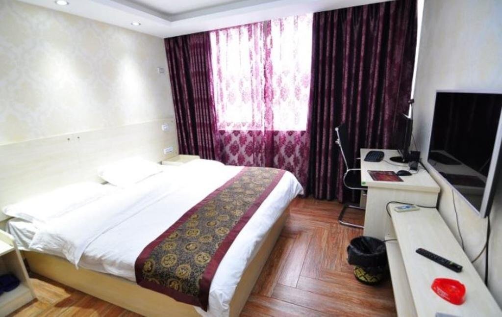 Цюйцзин: Qujing Agricultural Materials Hotel