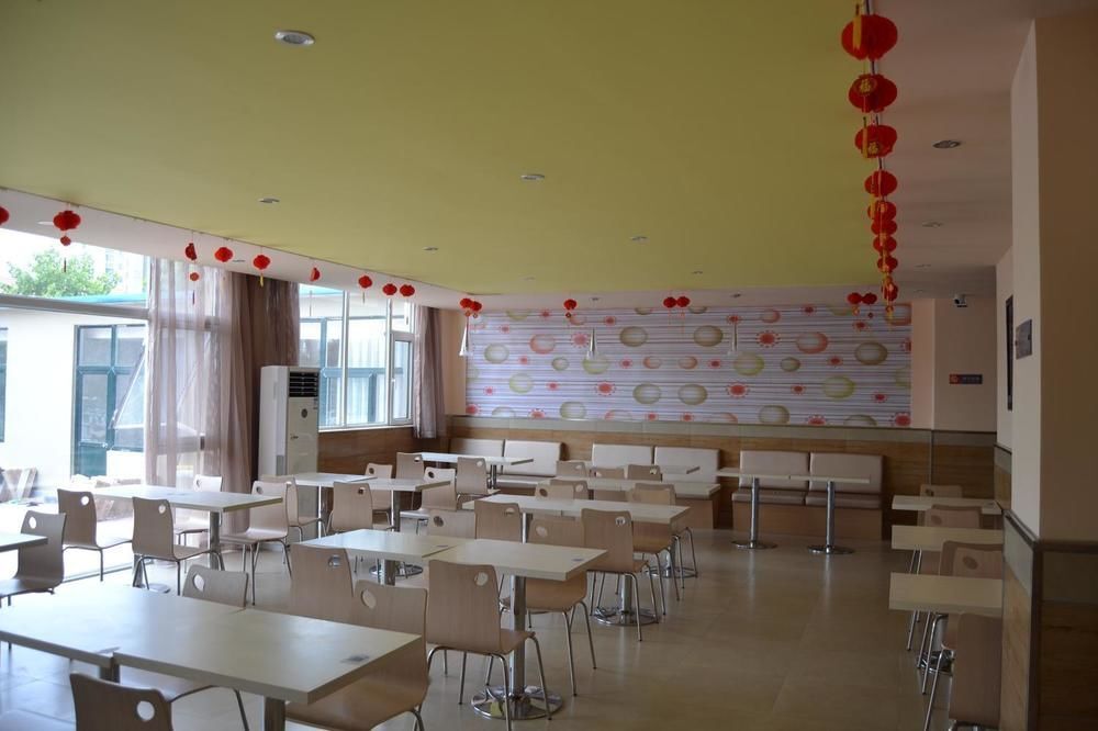 Жичжао: Grace Inn