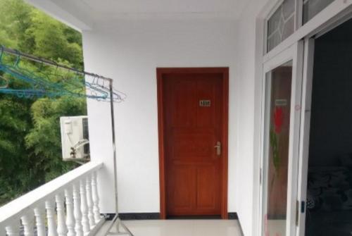 Эньши: En'shi Tianranju Farm Stay