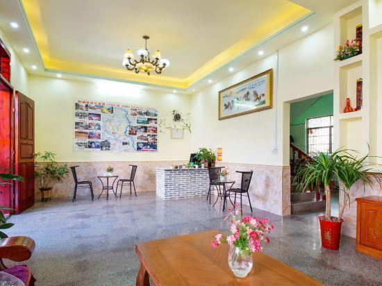 Яншо: Flower's Home OF YangShuo