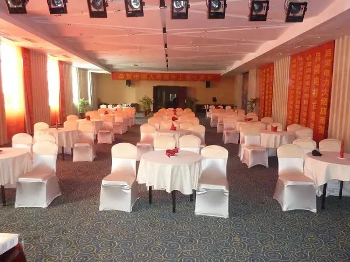 Люян: Lvliang Oriental Lily Hotel