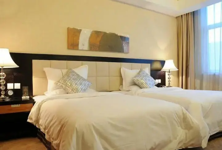 Люян: Lvliang Oriental Lily Hotel