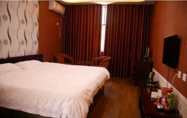 Хандань: Star Light Inn