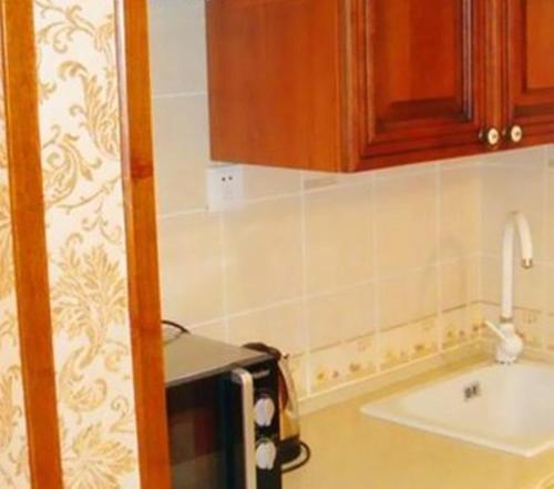 Далянь: Dalian Gold World Inn