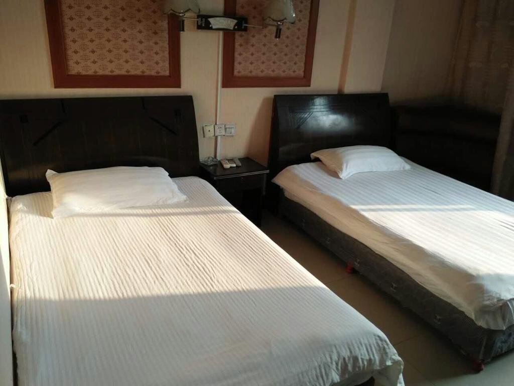 Дунъян: Haina Baichuan Inn