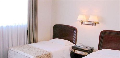 Харбин: Hong Kong Hotel - Harbin