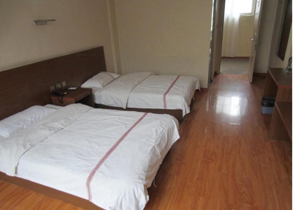 Цзинин: Jining Shengdi Business Inn