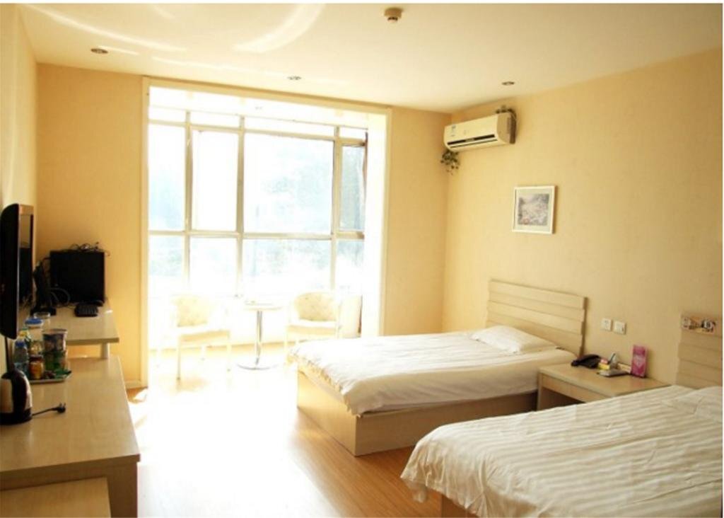 Лянфан: Daily Holiday Business Inn