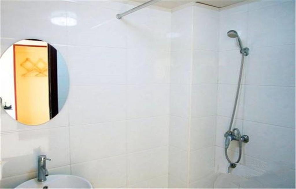 Лянфан: Daily Holiday Business Inn