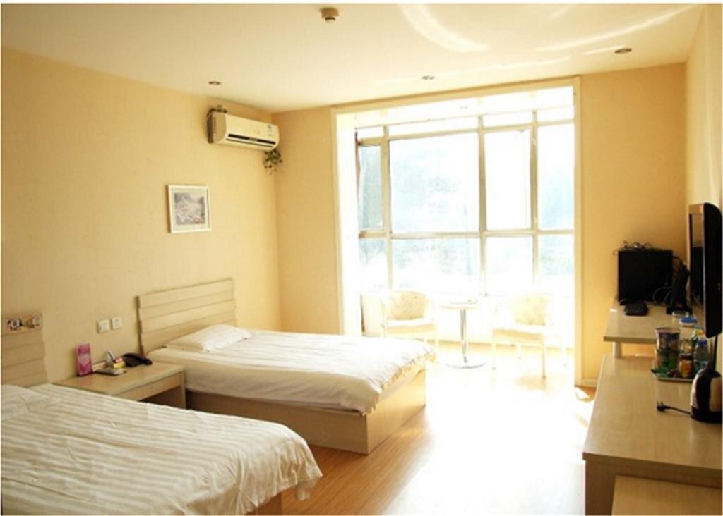 Лянфан: Daily Holiday Business Inn